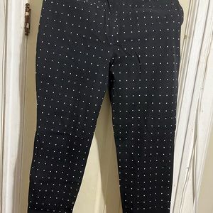 Mid rise black and white patterned pixie pants
